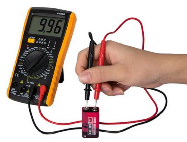 Có thể sử dụng đồng hồ đo điện để đo điện áp 